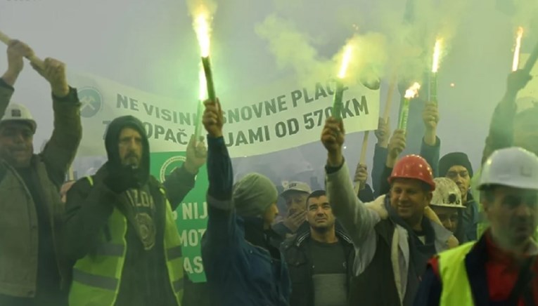 Stotine rudara prosvjeduju u Sarajevu, ministrima vikali "lopovi, lopovi"