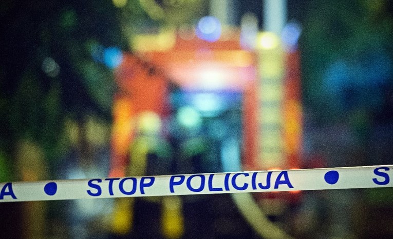 Muškarac (72) u Osijeku poginuo rušeći drvenu šupu. Na njega se urušio krov