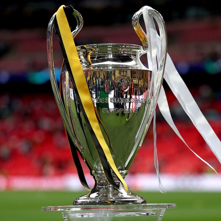 UEFA odlučila da će uoči utakmica Lige prvaka odati počast papi Franji