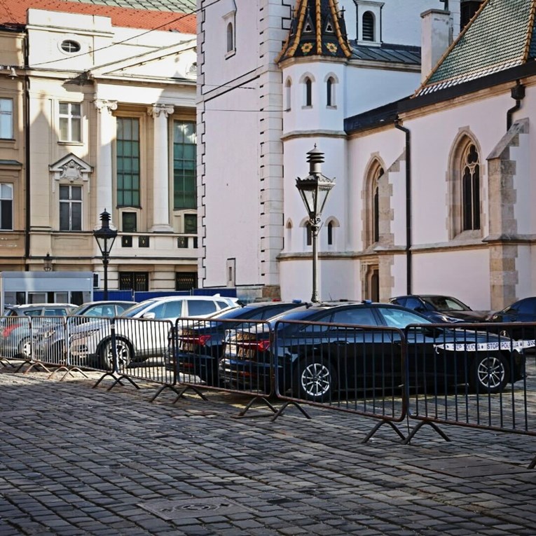 FOTO Markov trg je postao parking