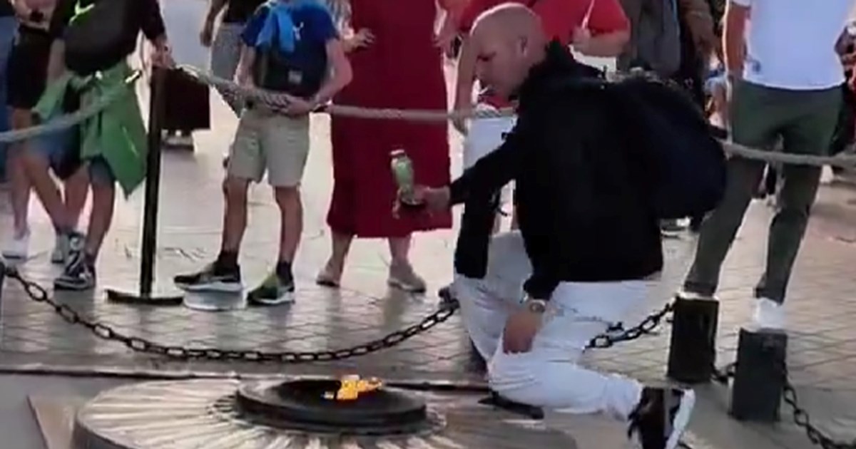 VIDEO Marokanac zapalio cigaretu pomoću vječnog plamena u Parizu. Uhićen je