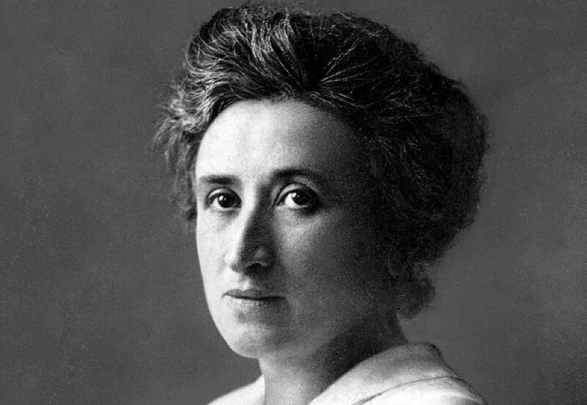 Uključila se u socijalistički ustanak. Njena djela i danas su aktualna