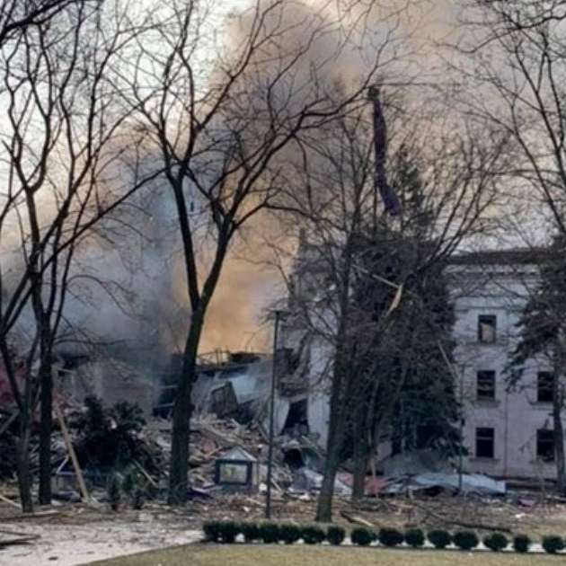 Spasioci ne mogu do zatrpanih ispod kazališta u Mariupolju zbog bombardiranja