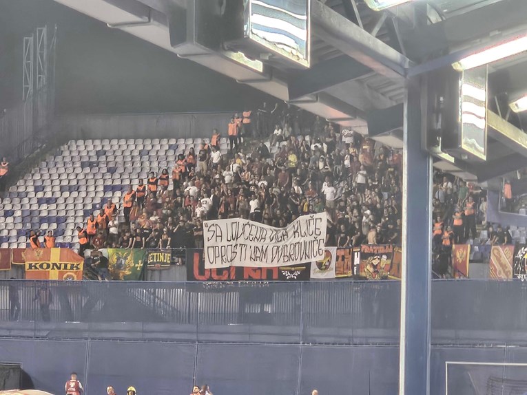 Crnogorski navijači se na Maksimiru opet ispričali za rat: Oprosti nam, Dubrovniče