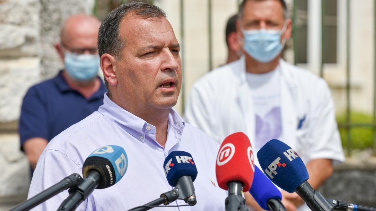 Beroš: Današnji broj novooboljelih je velik i upozoravajući