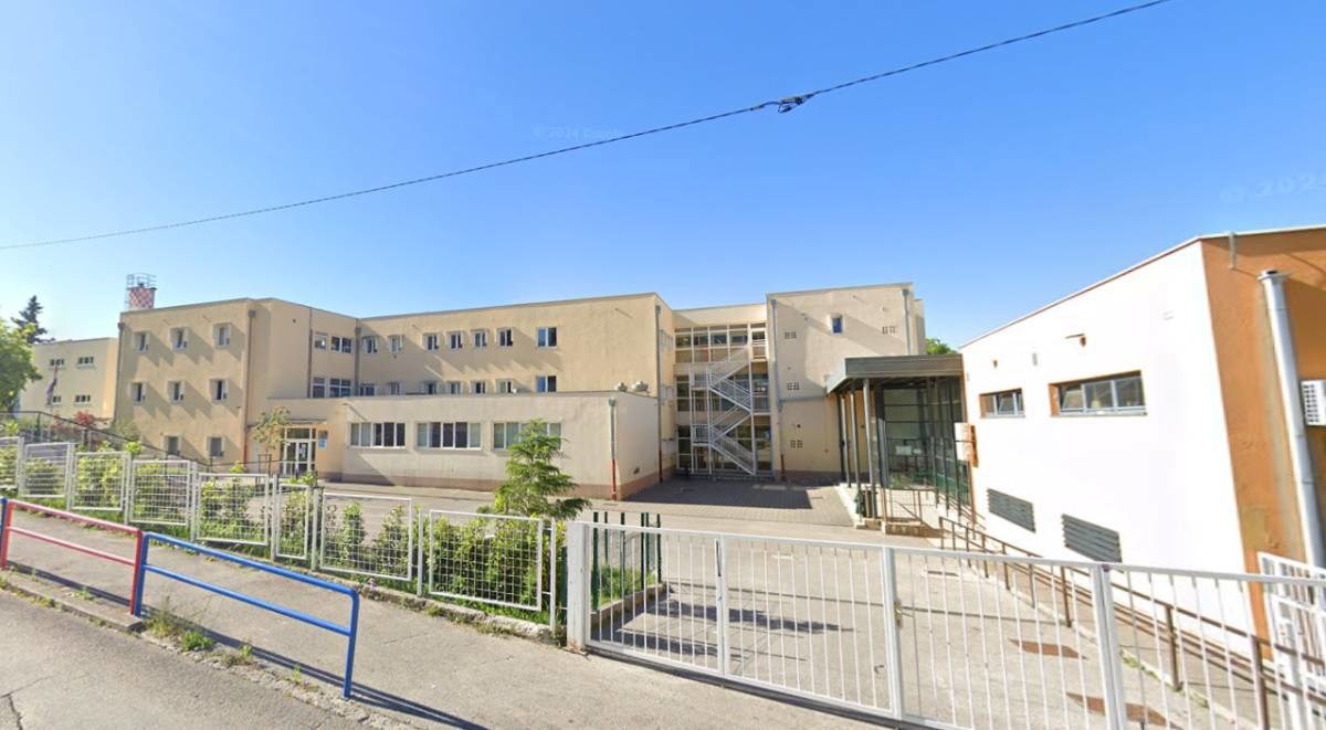 U Splitu pljunuo dijete i bacio mu mobitel, policija ga uhvatila