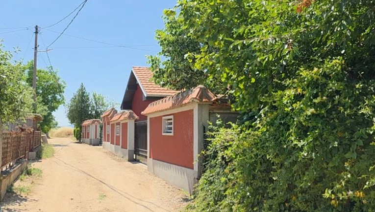 Maskirani razbojnik mučio i opljačkao staricu u Srbiji pa joj zapalio kuću