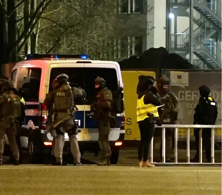 Osam je poginulih u sinoćnjem napadu na Jehovine svjedoke u Hamburgu