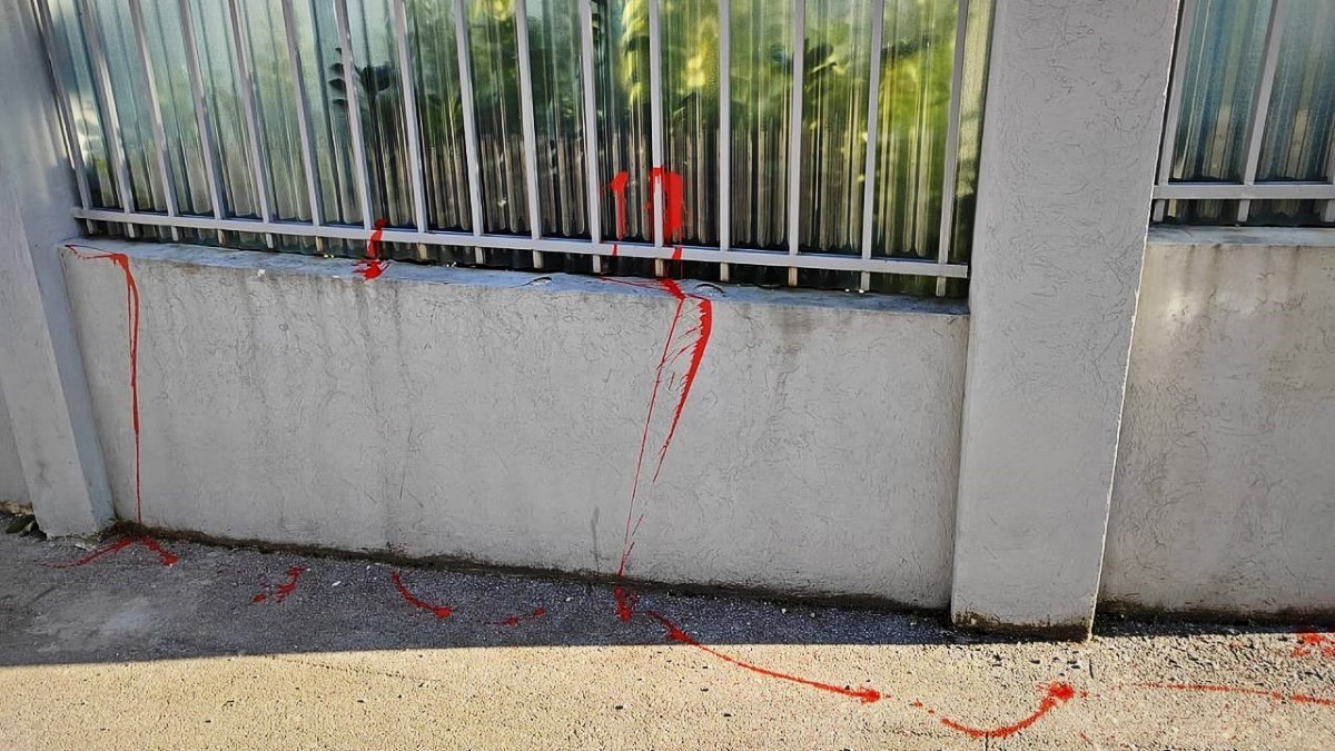 Išarana ograda Veleposlanstva Rusije u Zagrebu, javili su se na Fejsu