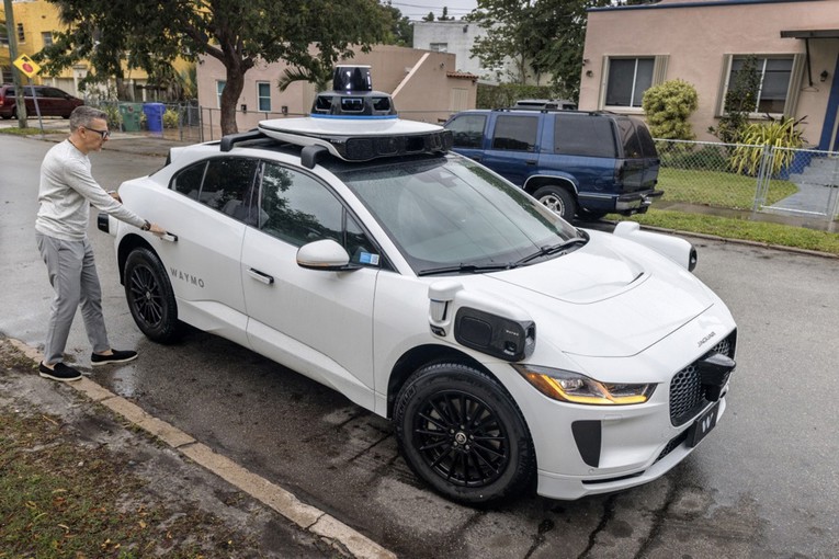 Waymo najavio pokretanje robotaksija u Singapuru
