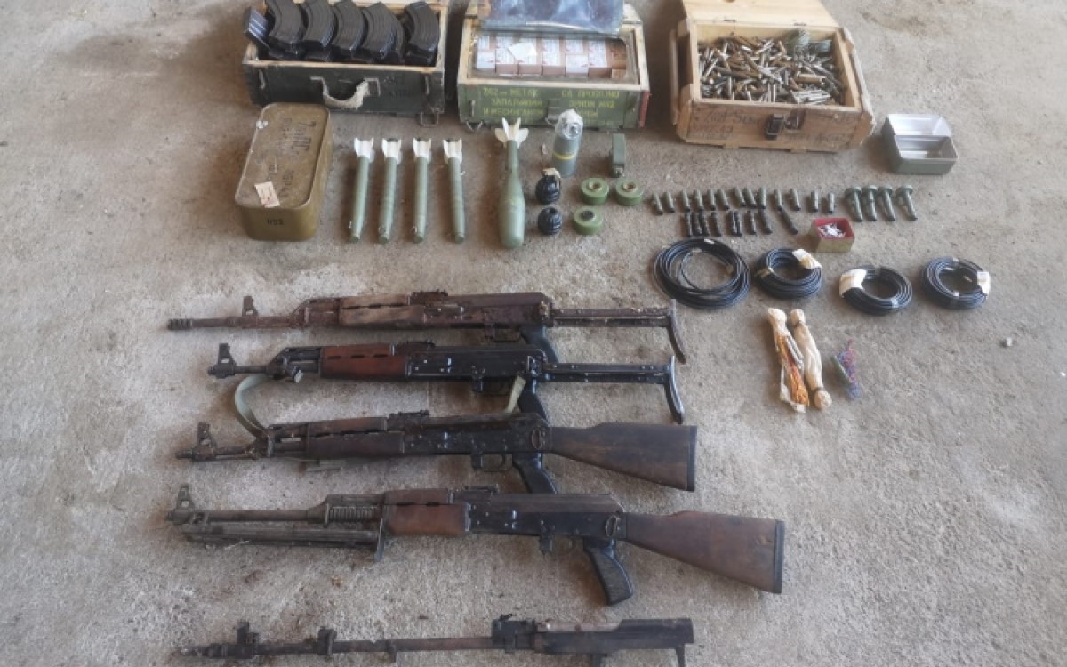 Puške, bombe, mine, kapsile, streljivo. Ovo je muškarac u Glini predao policiji