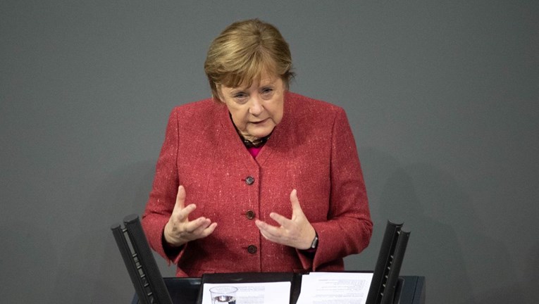 Merkel traži pooštravanje mjera i brani dodatno zaduživanje