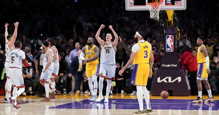 VIDEO Jokić izbacio Lakerse i srušio 56 godina star rekord. LeBron promašio u drami