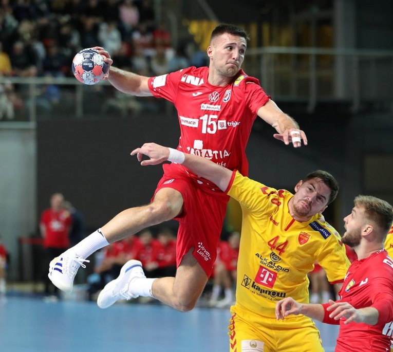 Trebao je biti novo Sigurdssonovo oružje, ali je otpao zbog ozljede. Ima novi klub