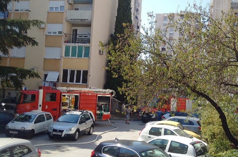 U Splitu se zapalio stan, vatrogasci nisu mogli prići zbog parkiranih auta