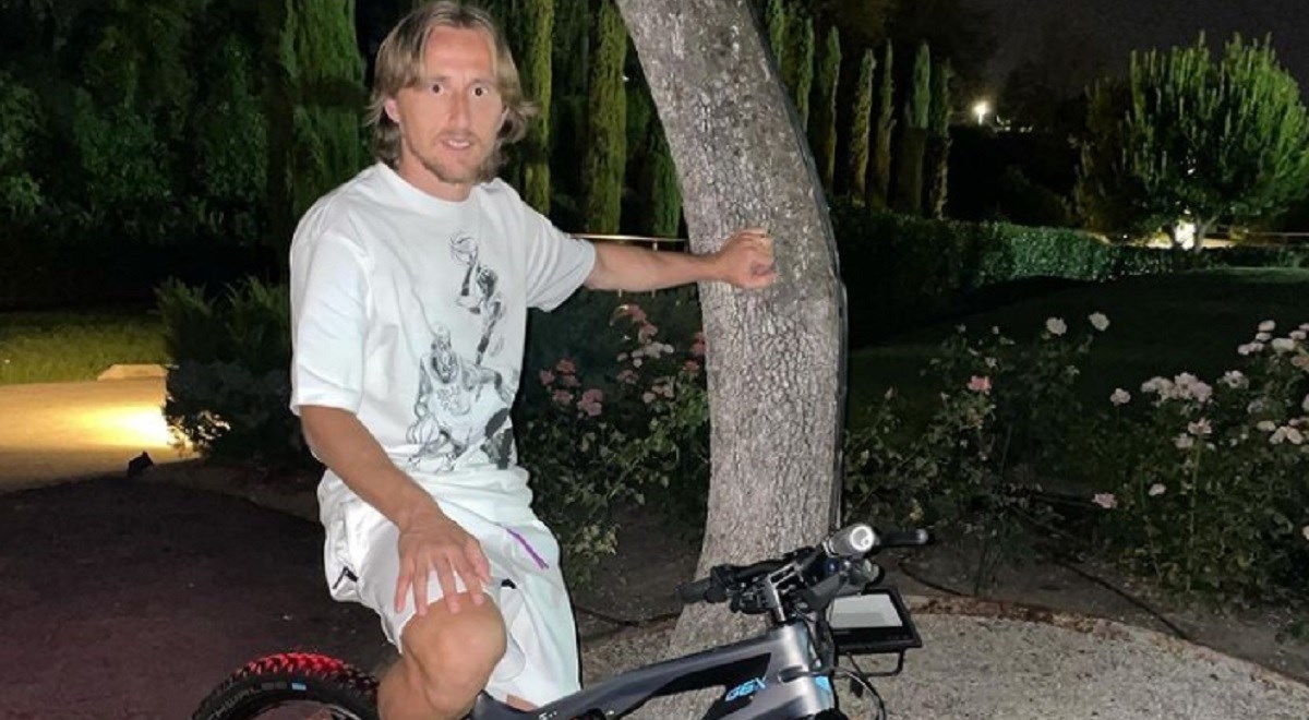 Modrić pozirao na biciklu Mate Rimca. Takvih je proizvedeno samo 100