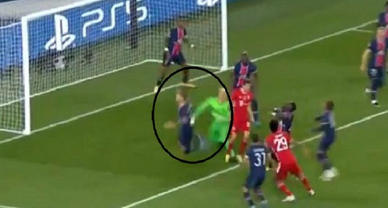 Sudac nevjerojatno oštetio Bayern nakon što je golman PSG-a srušio suigrača