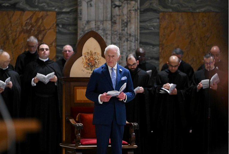 Prosvjednik prozvao kralja Charlesa zbog Andrewa i Epsteina: "Koliko dugo ste znali?"