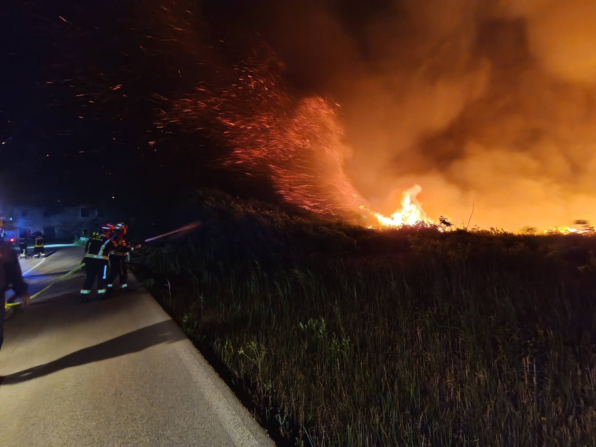 VIDEO Pogledajte borbu vatrogasaca s požarom u dolini Neretve