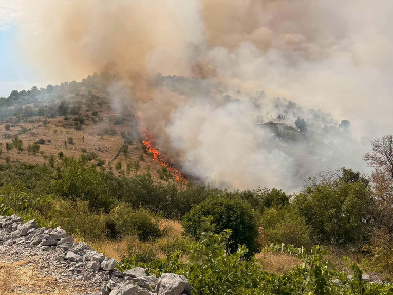 Vatrogasci iz unutrašnjosti spremni za intervenciju zbog velikih požara u Dalmaciji
