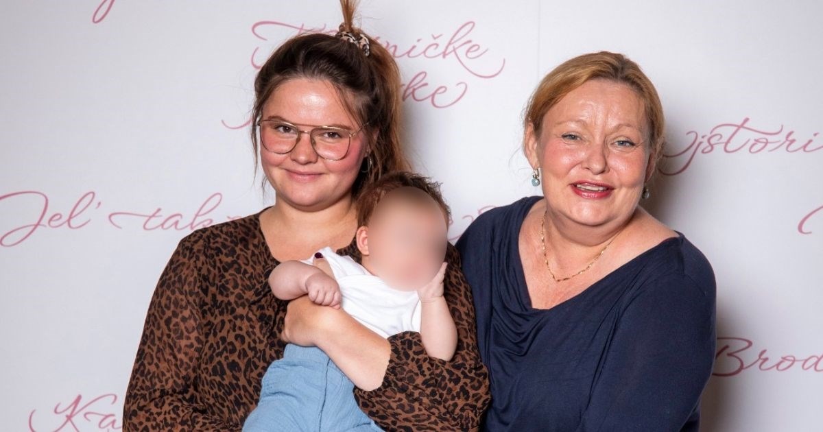 Ksenija Marinković u rijetkom izlasku s kćeri Koranom i unučicom Lunom