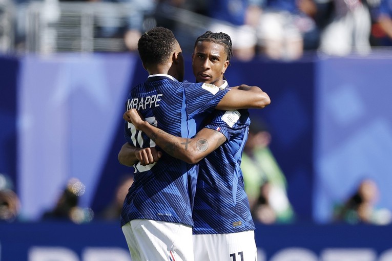 Mbappe: Olise je igrač za budućnost. Olise: Ne slažem se