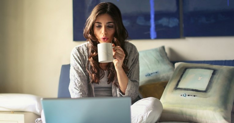 Stomatolog upozorava ljude da ne piju kavu ujutro prije pranja zubi iz važnog razloga