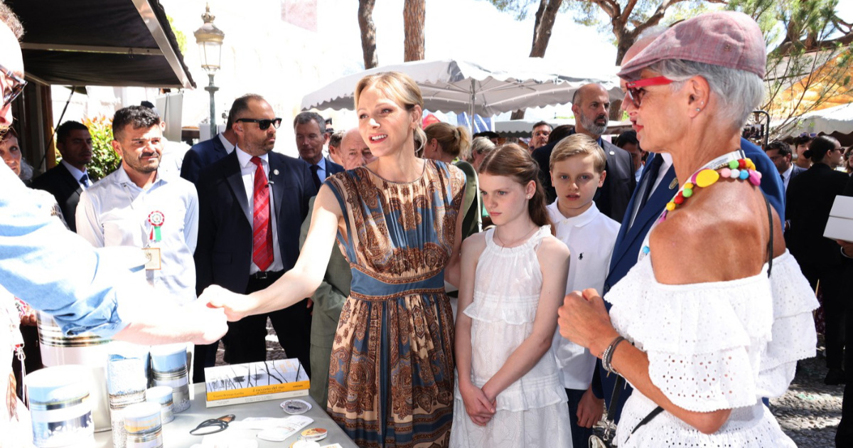 Charlene zablistala u haljini koja je savršen spoj luksuza i ljetne elegancije