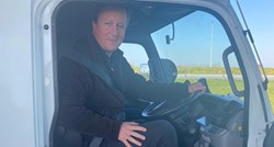 Bivši britanski premijer kamionom prevozi donacije za izbjeglice