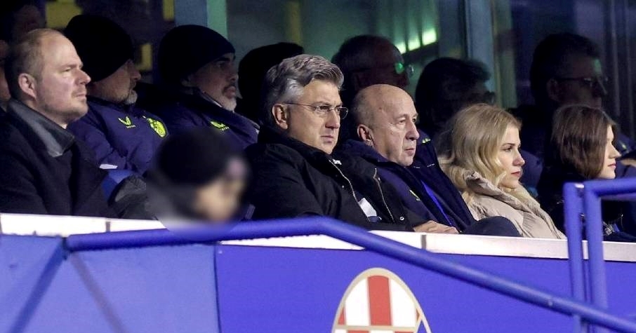 Andrej Plenković ozbiljnog lica pratio Dinamo iz svečane lože na Maksimiru