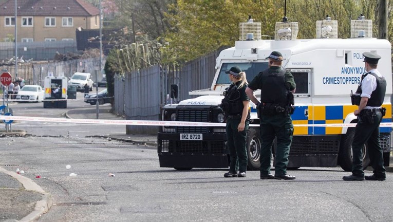 Naoružani muškarci oteli i zapalili autobus u Sjevernoj Irskoj