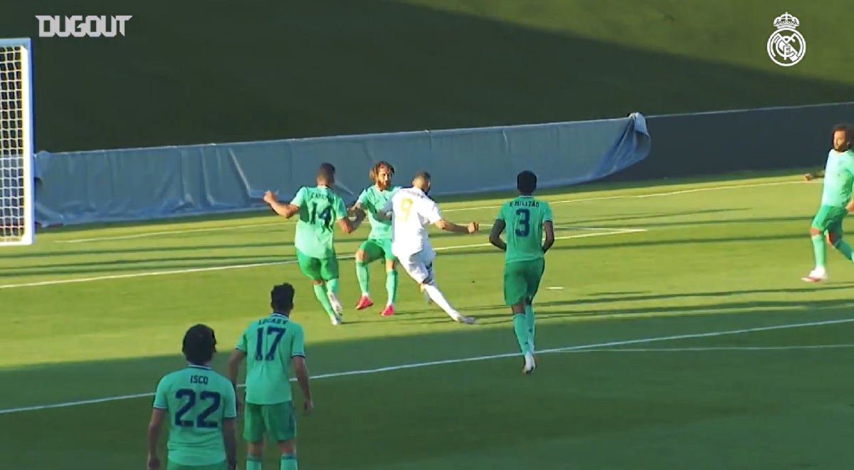 Benzema bacio Ramosa na stražnjicu i postao hit na internetu