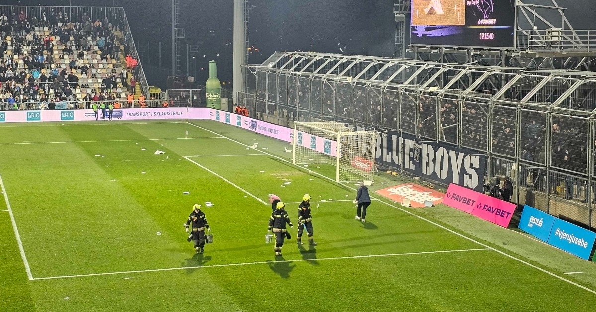Boysi bakljama skoro pogodili golmana Rijeke pa trgali stolice u kavezu Rujevice