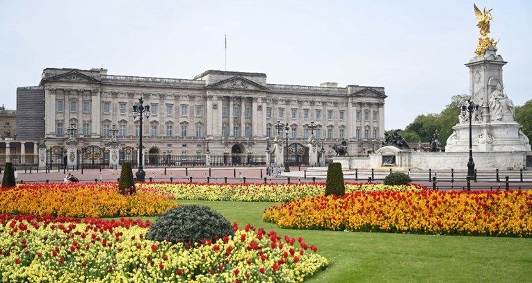 Kraljica dopustila premijeru Johnsonu rekreaciju u vrtovima Buckinghamske palače