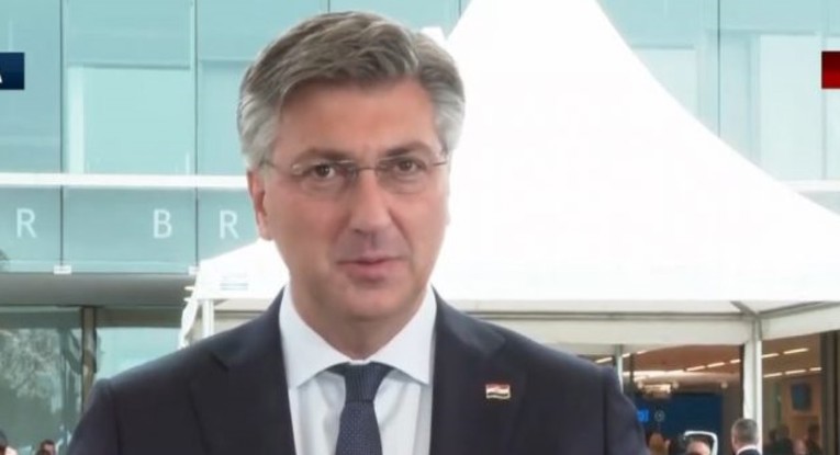 Plenković nakon sastanka s Vučićem: Rekao sam mu da riješi pitanje udžbenika