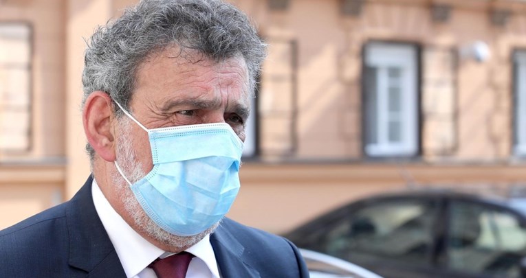 Ministar Fuchs otkrio hoće li učenici u školama trebati nositi maske