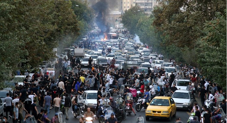 Iranski mediji: Ajatolah Hamnei pomilovao desetke tisuća zatvorenih zbog prosvjeda
