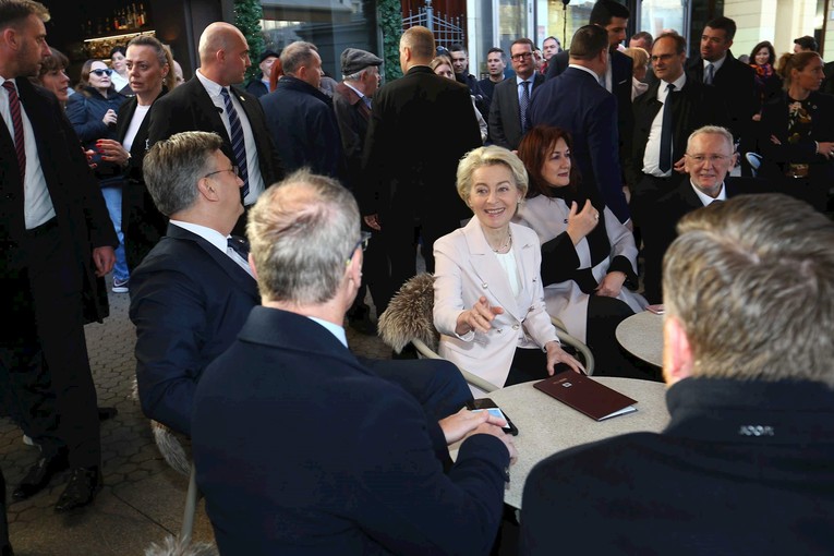 VIDEO Pogledajte kako je Plenković eurima platio kavu Ursuli von der Leyen