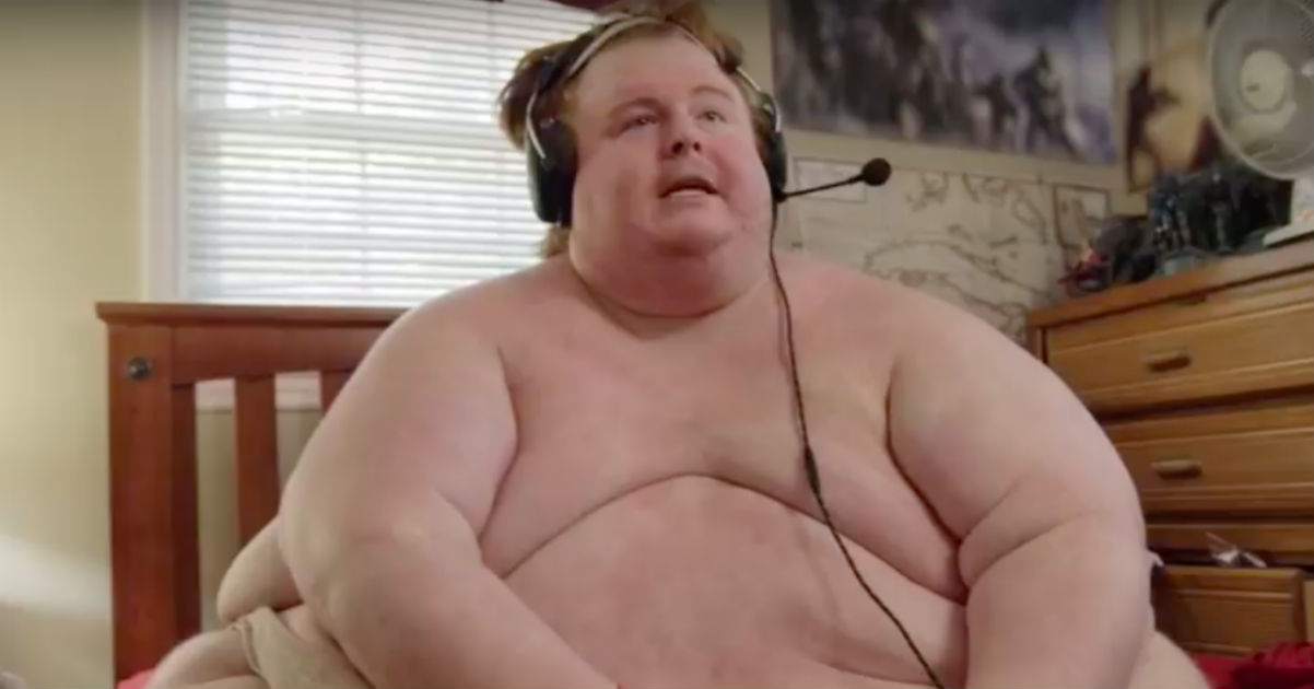Ovaj muškarac ima 320 kilograma, a dane provodi igrajući igrice