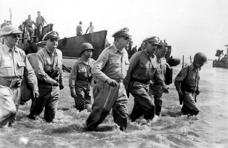 Bio je težak čovjek i vojni genij. Predlagao je da SAD žestoko napadne Kinu