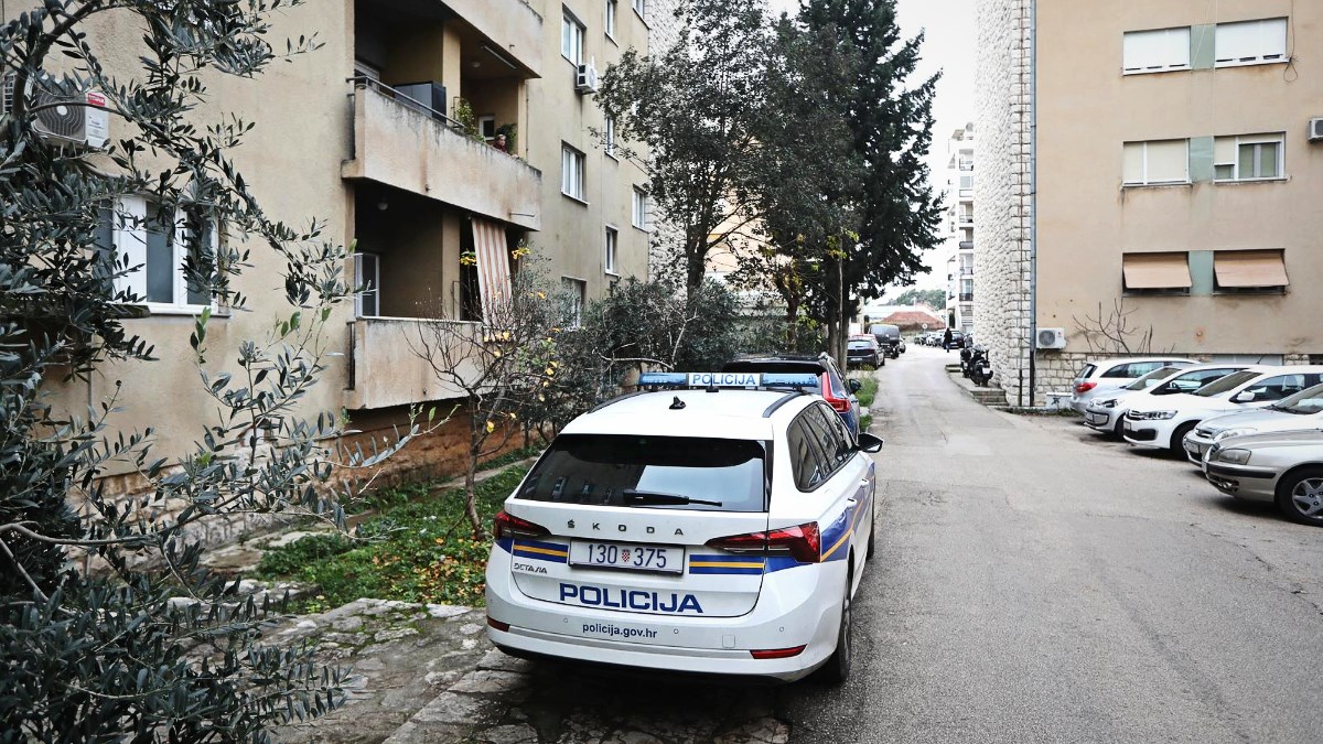 Policajac u Vrgorcu kolegi oštetio auto