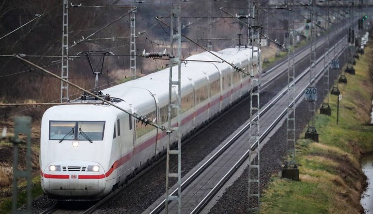 Napadač nožem napao putnike vlaka u Njemačkoj, najmanje troje ozlijeđenih