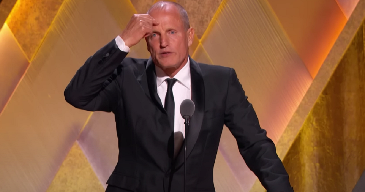 Woody Harrelson prisjetio se izlaska s Michaelom J. Foxom: "Pili smo kobrinu krv"