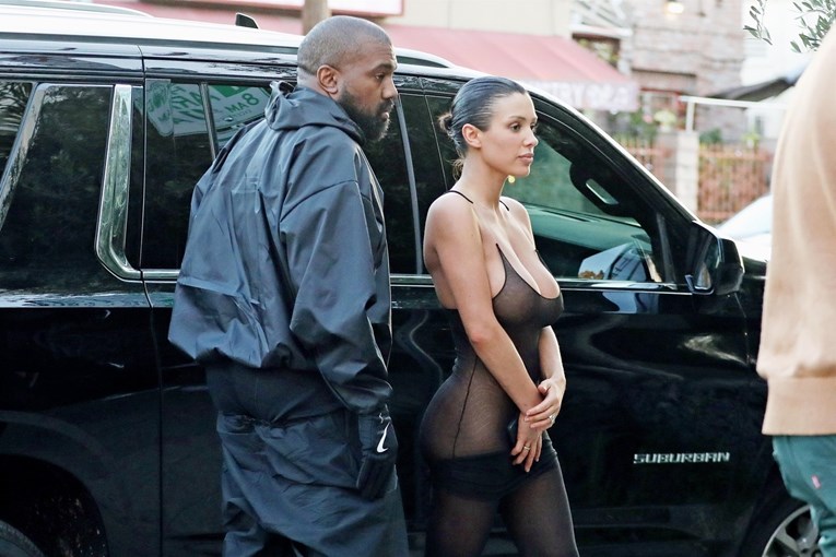 Supruga Kanyea Westa opet šokira, u Los Angelesu šetala u prozirnom kombinezonu