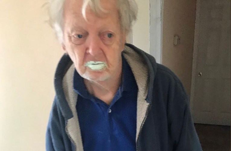 Deda (90) mislio da pije jogurt pa zaradio 35 tisuća pratitelja na Instagramu