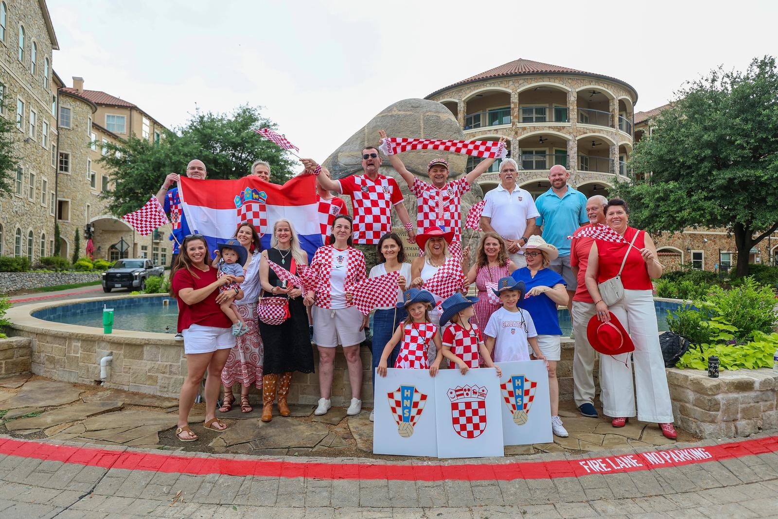 Replika Dalmacije u Teksasu. Hrvatski navijači se okupili u Adriatica Villageu