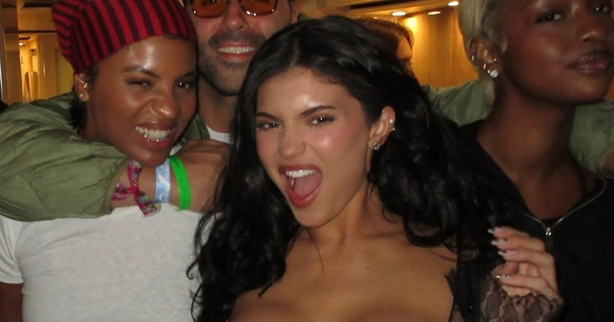 Kylie Jenner u vintage Chanelu koji više izgleda kao grudnjak nego top