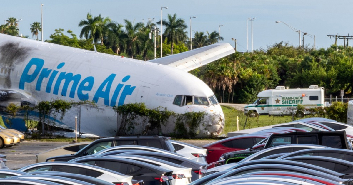Amazonov avion u Miamiju izletio s piste. Svi poginuli bili su u vozilima