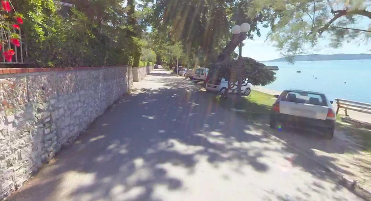 Napadnut dječak u Kaštelima. Čitateljica: Tukao ga je i bacio mu romobil u more