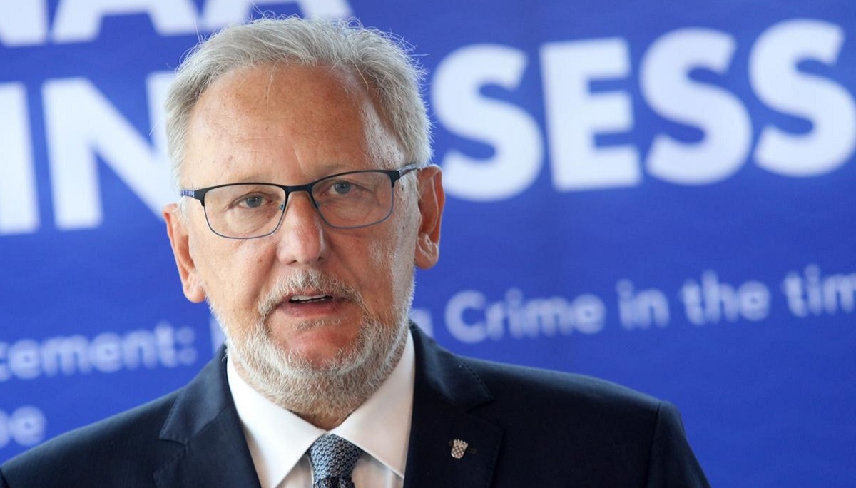Božinović: Povlačiti paralele između covid-potvrda i obveznog cijepljenja je pogrešno
